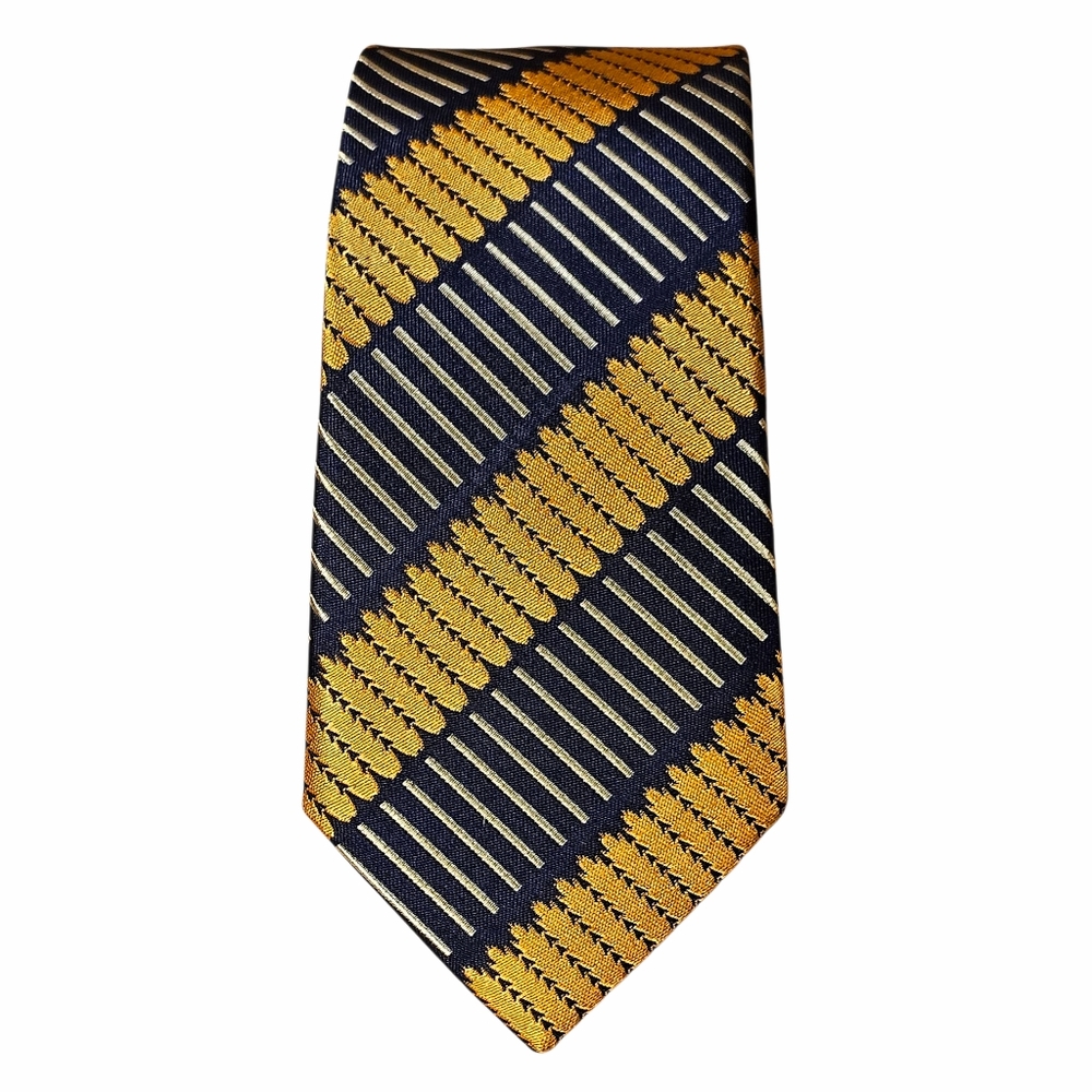 ARTFULLY DISHEVELED TIE